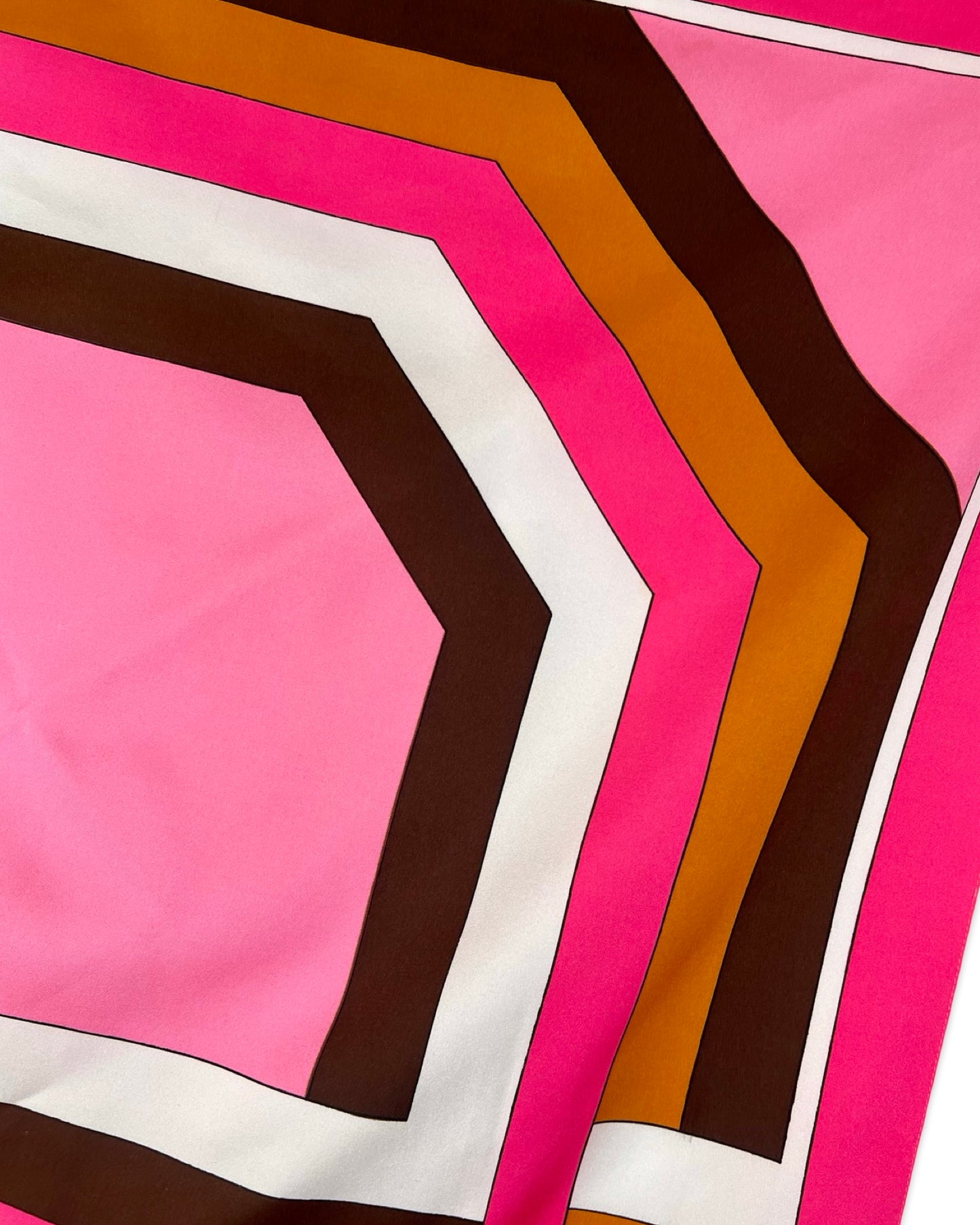 Sjaaltje met retroprint - One size