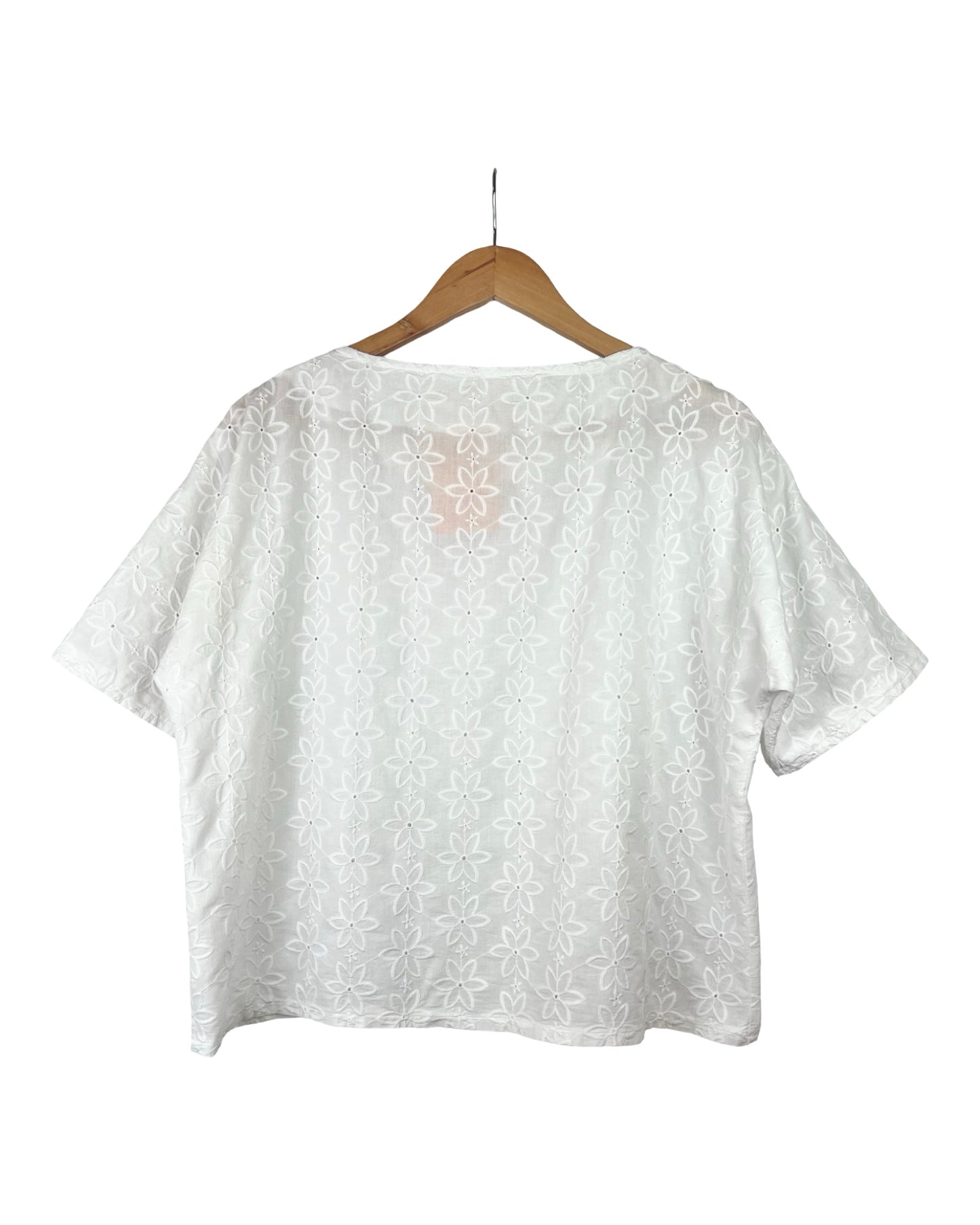 Broderie top met aangeknipte mouw - L