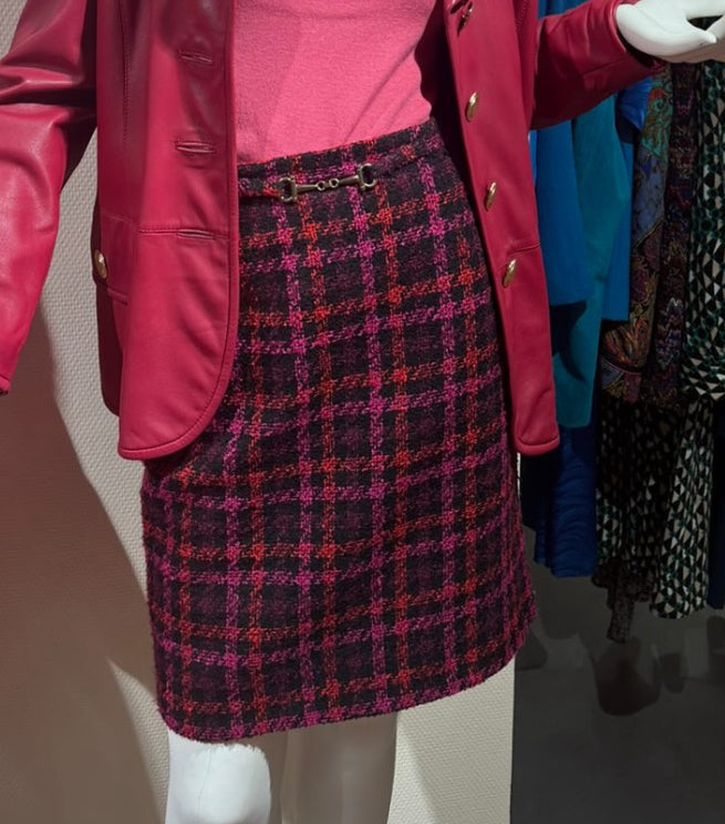 Pink turtleneck and checked skirt for Tess